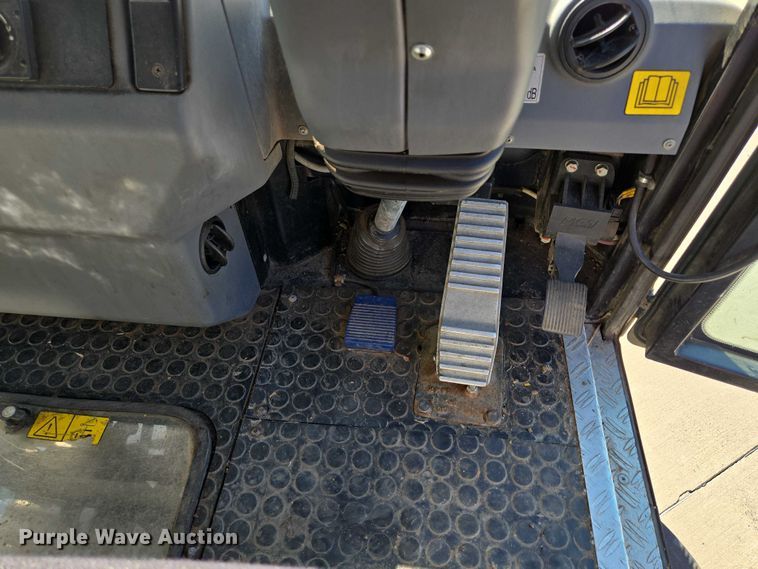 image for item EF1941 2016 Ravo 5 Series 540 street sweeper