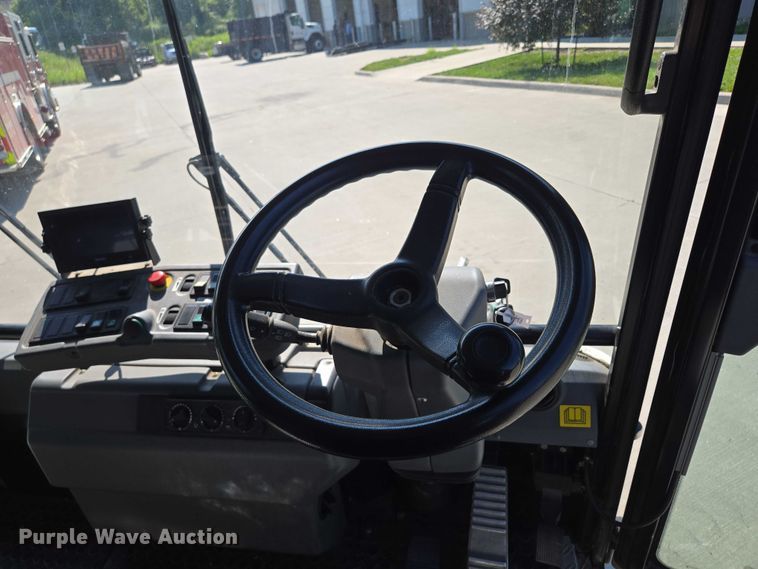 image for item EF1941 2016 Ravo 5 Series 540 street sweeper