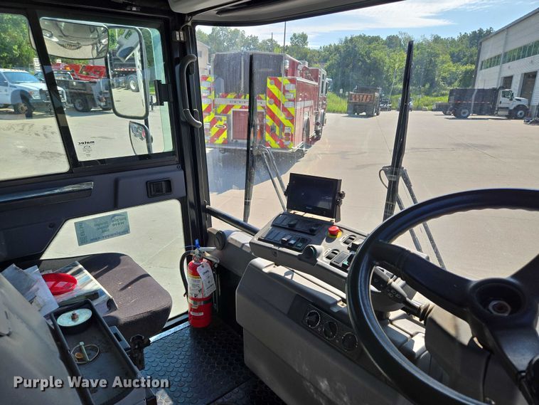 image for item EF1941 2016 Ravo 5 Series 540 street sweeper