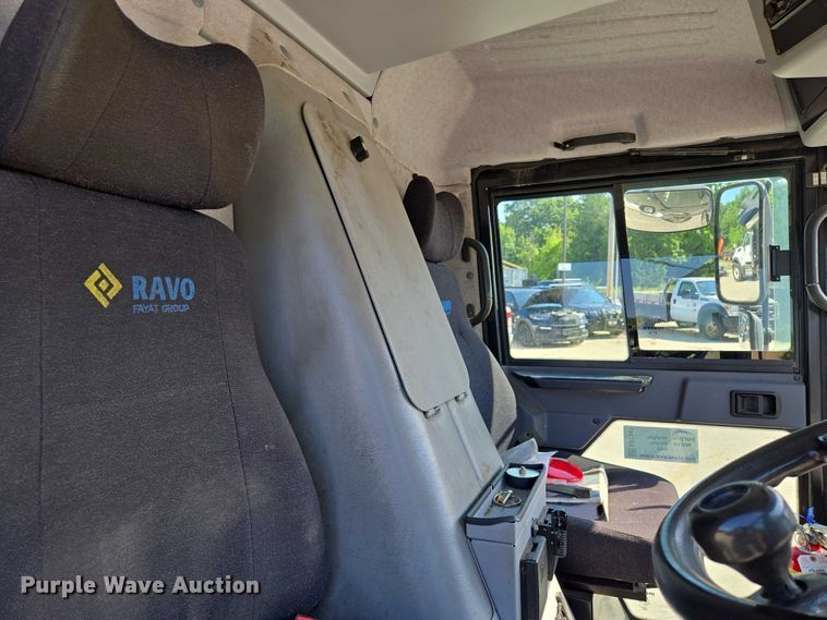 image for item EF1941 2016 Ravo 5 Series 540 street sweeper