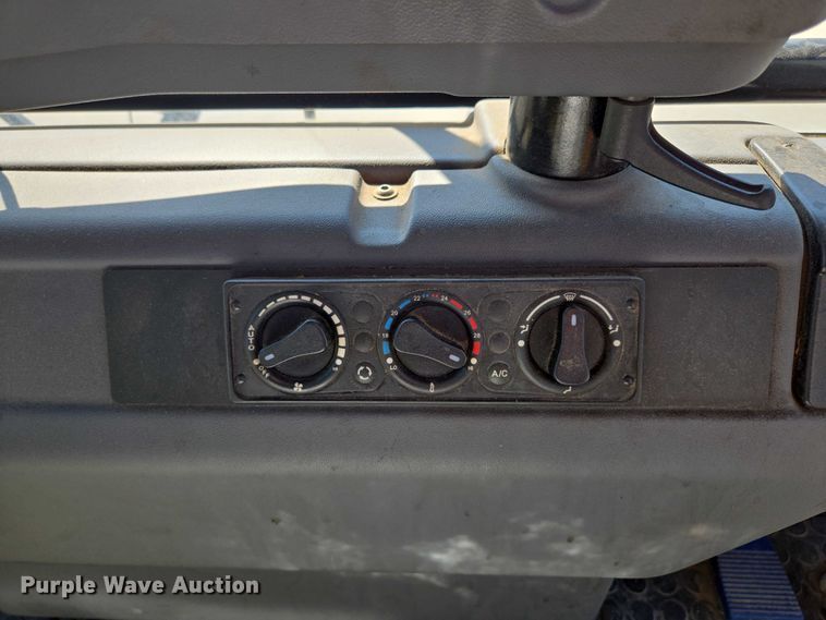 image for item EF1941 2016 Ravo 5 Series 540 street sweeper