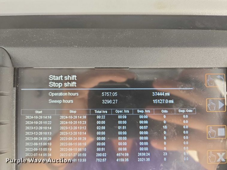 image for item EF1941 2016 Ravo 5 Series 540 street sweeper