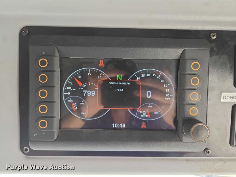 image for item EF1941 2016 Ravo 5 Series 540 street sweeper