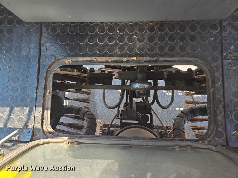 image for item EF1941 2016 Ravo 5 Series 540 street sweeper