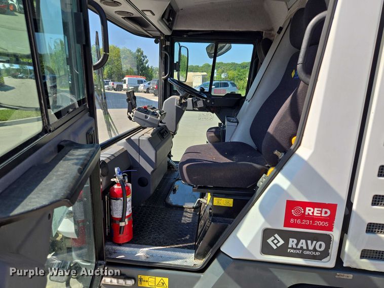 image for item EF1941 2016 Ravo 5 Series 540 street sweeper