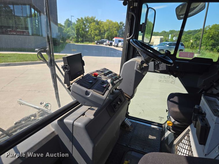 image for item EF1941 2016 Ravo 5 Series 540 street sweeper