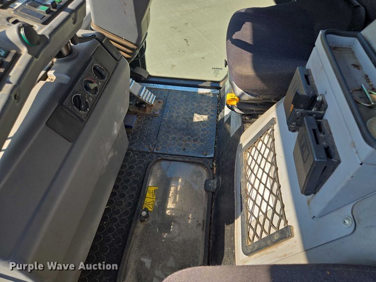 image for item EF1941 2016 Ravo 5 Series 540 street sweeper