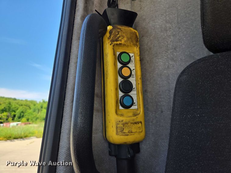 image for item EF1941 2016 Ravo 5 Series 540 street sweeper