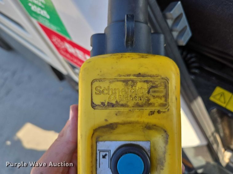 image for item EF1941 2016 Ravo 5 Series 540 street sweeper