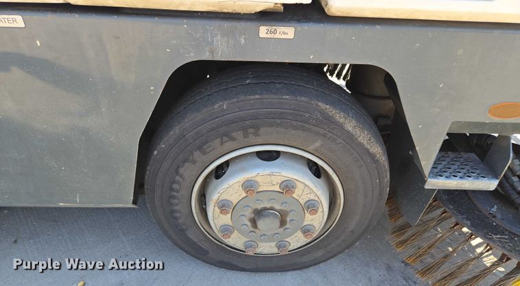 image for item EF1941 2016 Ravo 5 Series 540 street sweeper