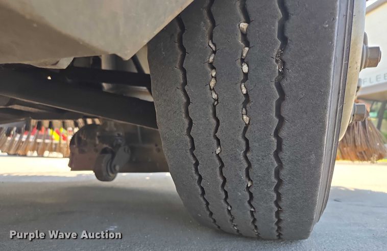 image for item EF1941 2016 Ravo 5 Series 540 street sweeper