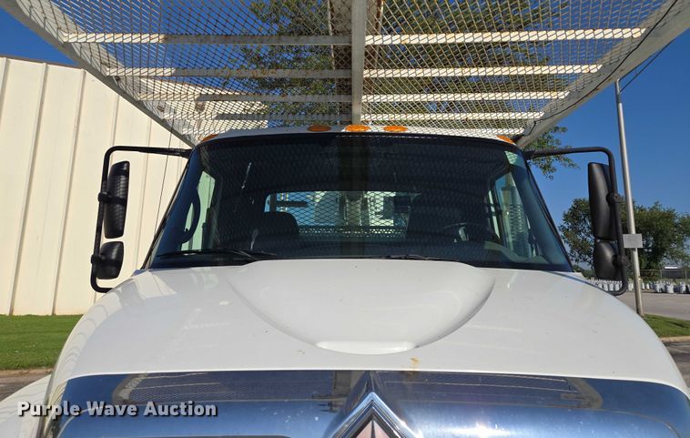 image for item EF1946 2005 International 4400 bucket truck