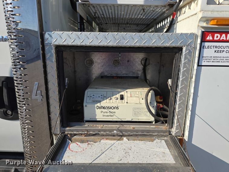 image for item EF1946 2005 International 4400 bucket truck