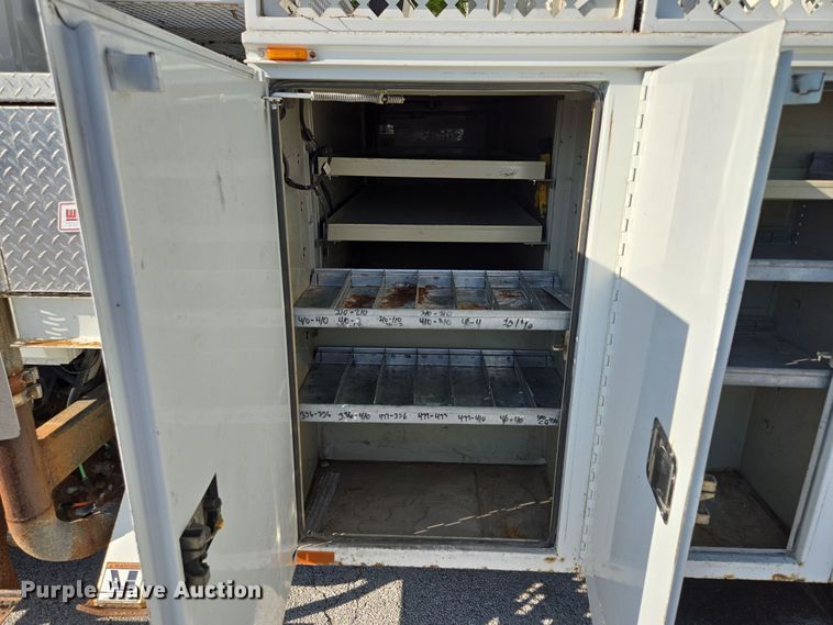 image for item EF1946 2005 International 4400 bucket truck