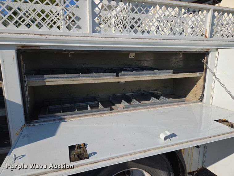 image for item EF1946 2005 International 4400 bucket truck