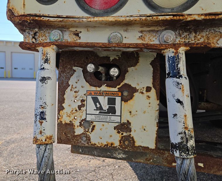 image for item EF1946 2005 International 4400 bucket truck