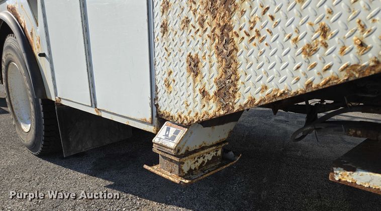 image for item EF1946 2005 International 4400 bucket truck