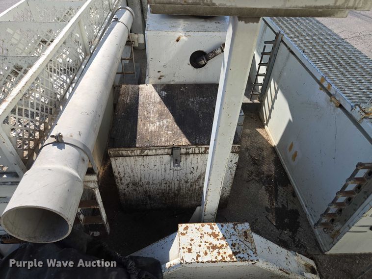 image for item EF1946 2005 International 4400 bucket truck