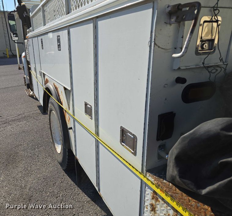 image for item EF1946 2005 International 4400 bucket truck