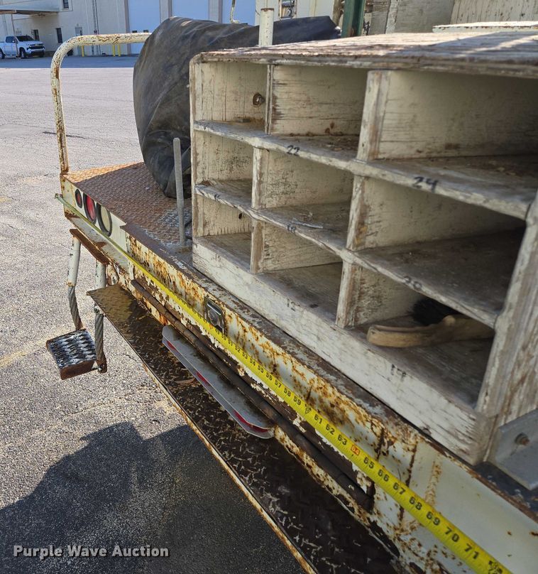 image for item EF1946 2005 International 4400 bucket truck