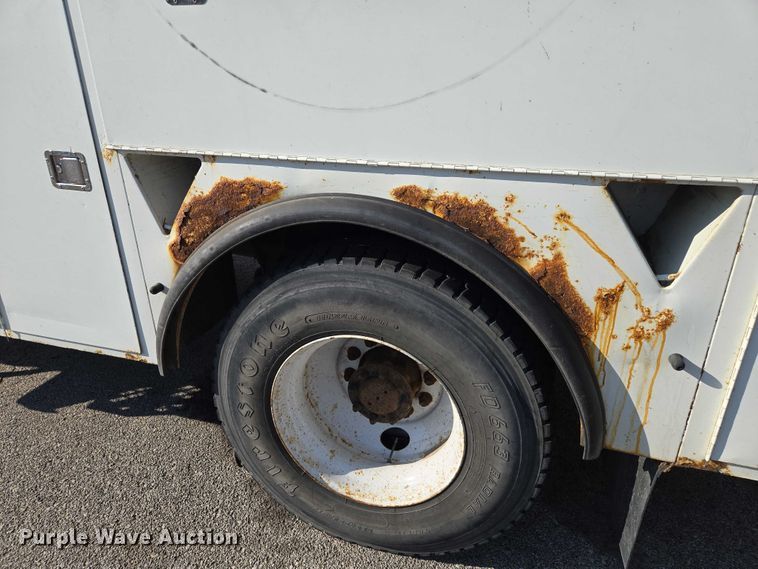 image for item EF1946 2005 International 4400 bucket truck