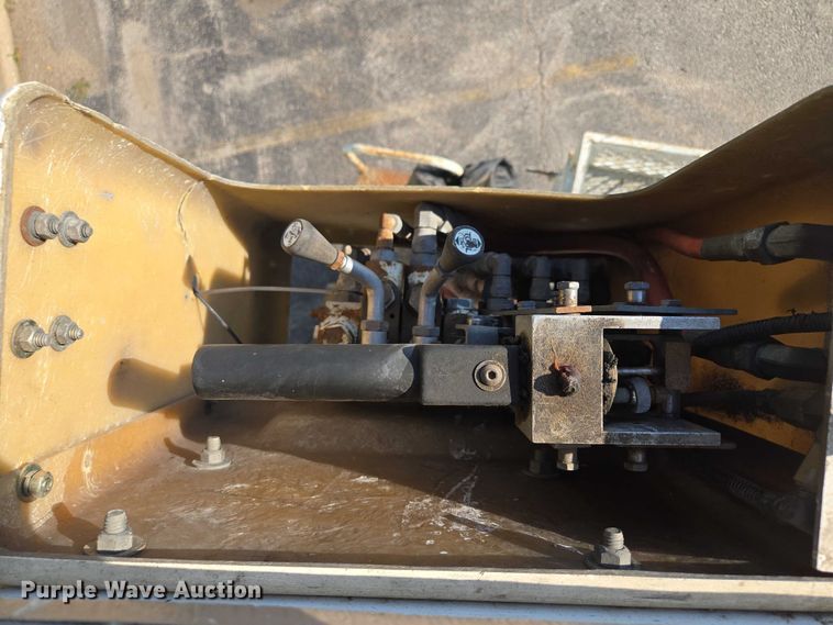 image for item EF1946 2005 International 4400 bucket truck