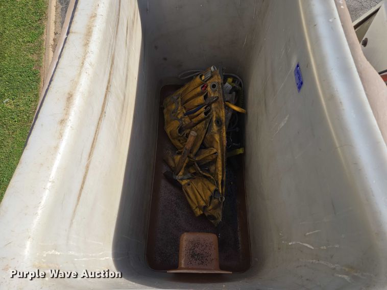 image for item EF1946 2005 International 4400 bucket truck