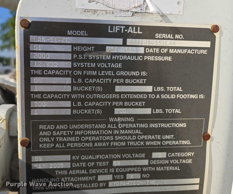 image for item EF1946 2005 International 4400 bucket truck