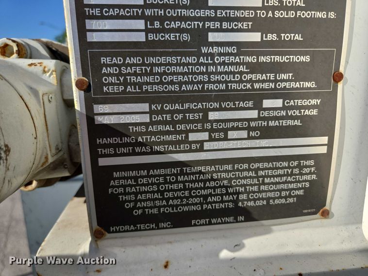 image for item EF1946 2005 International 4400 bucket truck