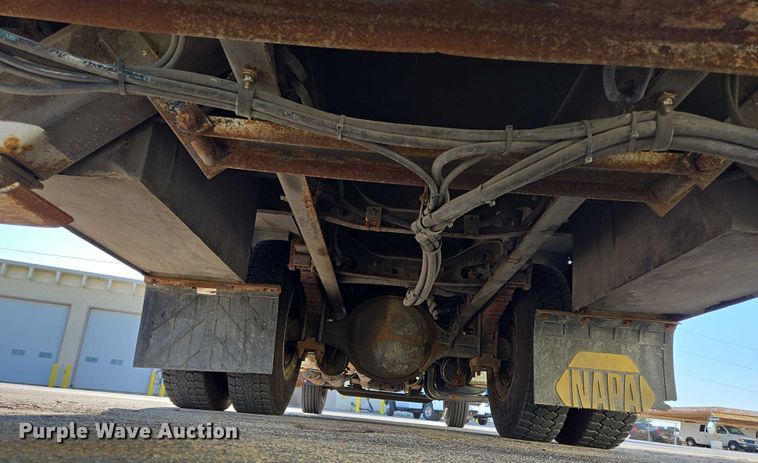 image for item EF1946 2005 International 4400 bucket truck