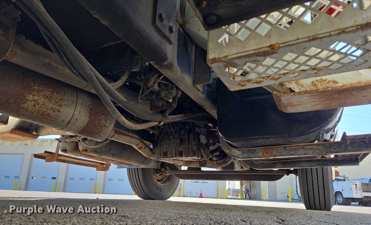 image for item EF1946 2005 International 4400 bucket truck