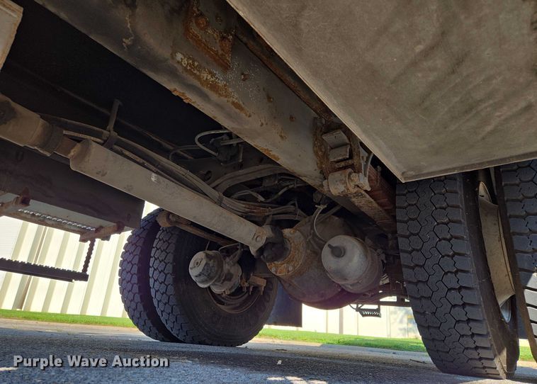 image for item EF1946 2005 International 4400 bucket truck