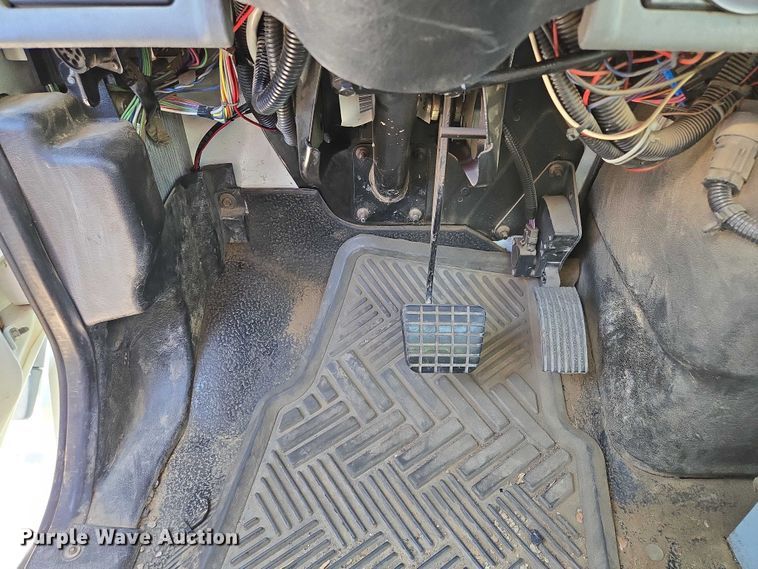 image for item EF1946 2005 International 4400 bucket truck