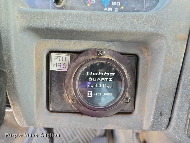 image for item EF1946 2005 International 4400 bucket truck