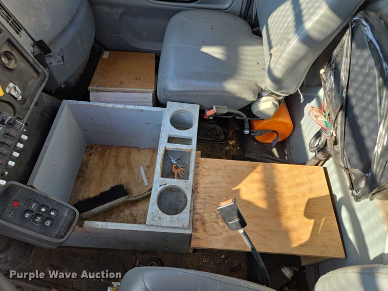 image for item EF1946 2005 International 4400 bucket truck