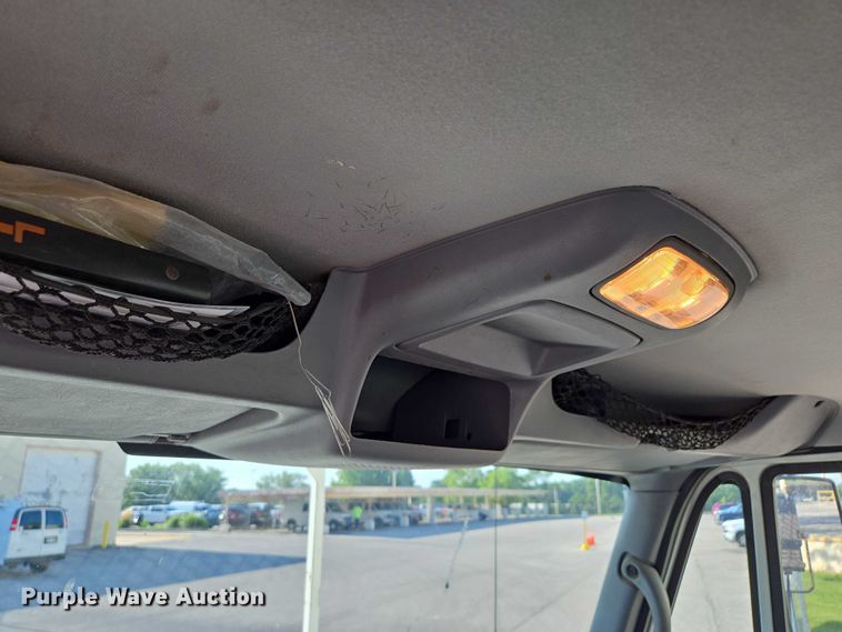 image for item EF1946 2005 International 4400 bucket truck