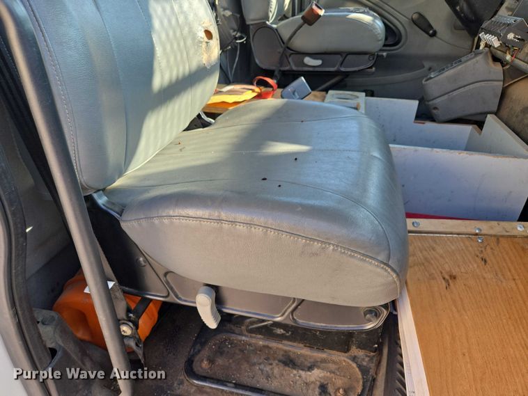 image for item EF1946 2005 International 4400 bucket truck