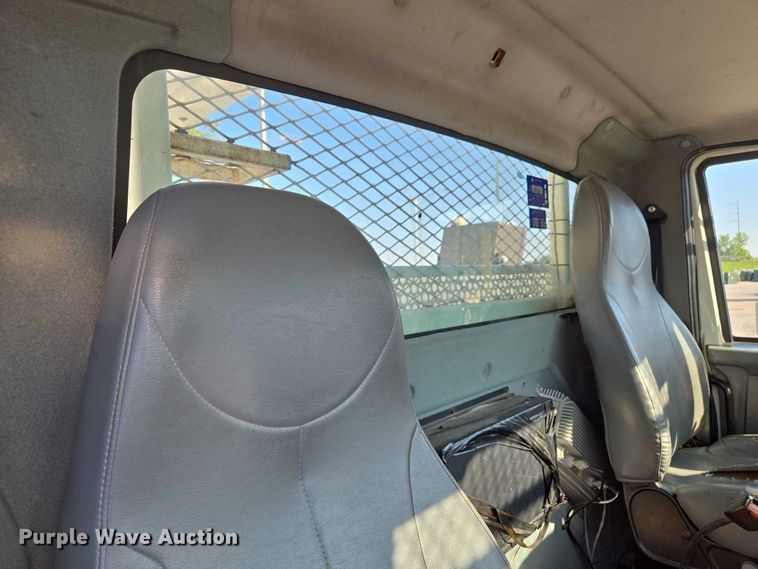 image for item EF1946 2005 International 4400 bucket truck