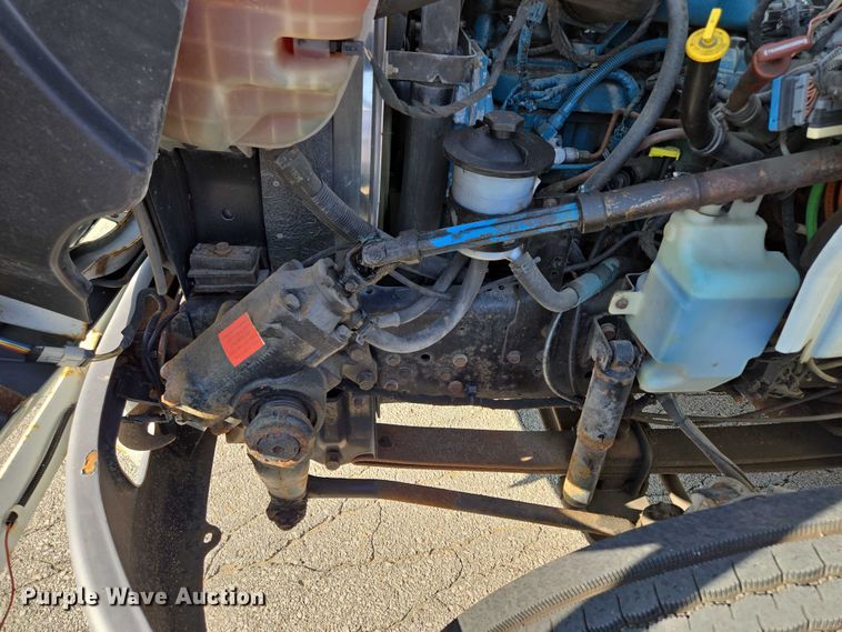 image for item EF1946 2005 International 4400 bucket truck