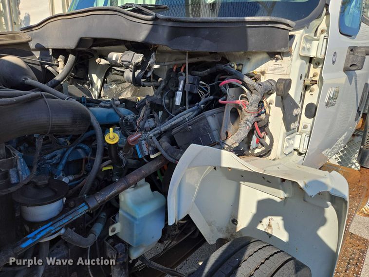 image for item EF1946 2005 International 4400 bucket truck