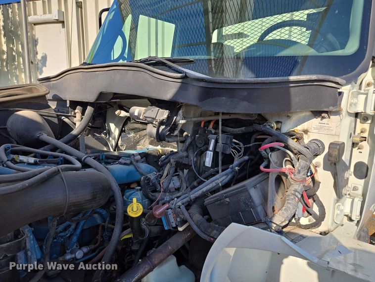 image for item EF1946 2005 International 4400 bucket truck