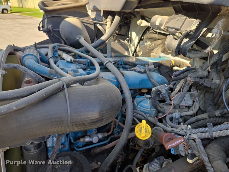 image for item EF1946 2005 International 4400 bucket truck