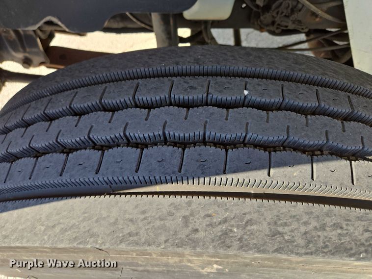 image for item EF1946 2005 International 4400 bucket truck