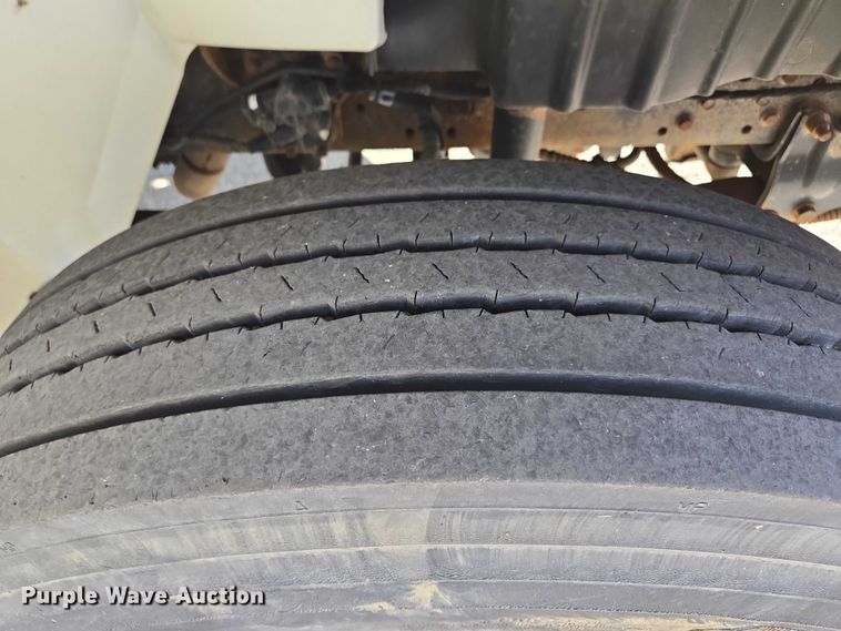 image for item EF1946 2005 International 4400 bucket truck