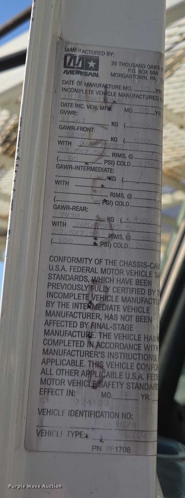 image for item EF1946 2005 International 4400 bucket truck