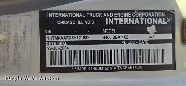 image for item EF1946 2005 International 4400 bucket truck