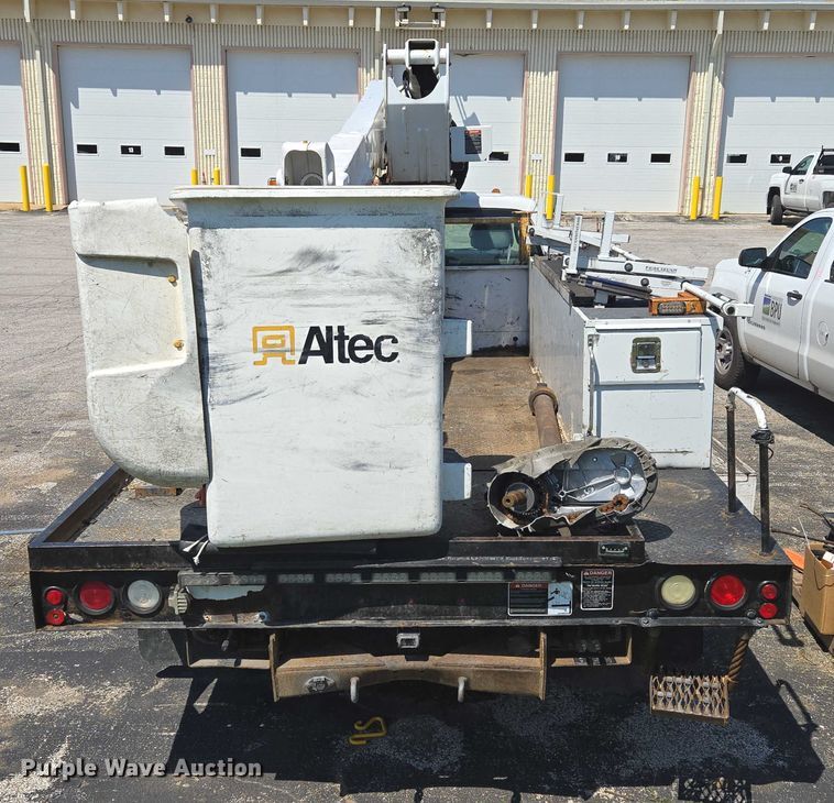 image for item EF1947 2011 Ford F550 Super Duty bucket truck