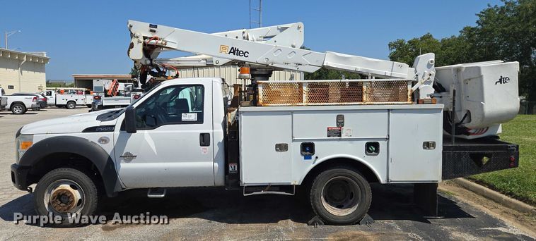 image for item EF1947 2011 Ford F550 Super Duty bucket truck