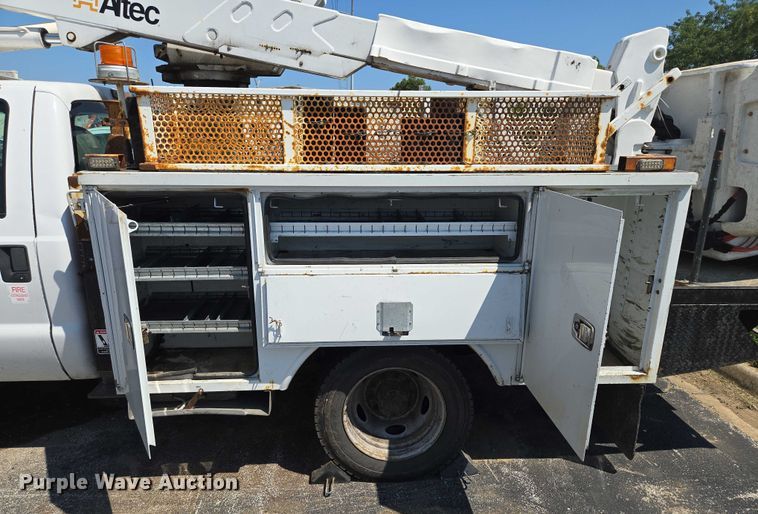 image for item EF1947 2011 Ford F550 Super Duty bucket truck