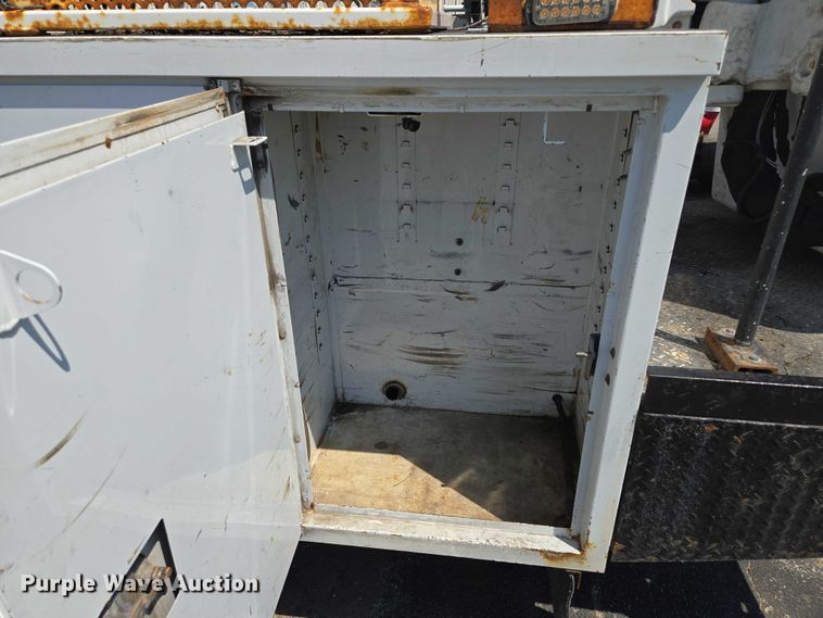 image for item EF1947 2011 Ford F550 Super Duty bucket truck